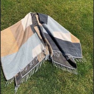 Women’s wool shawl shrug poncho